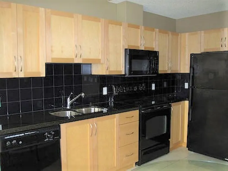 1053 10th St SW — Photo 6