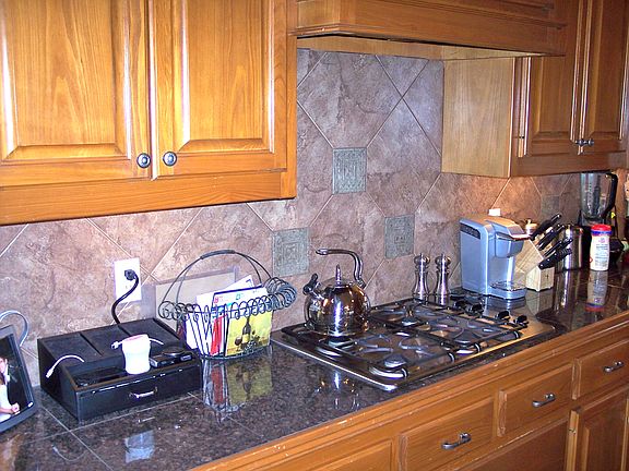 Gas cook top with backsplash