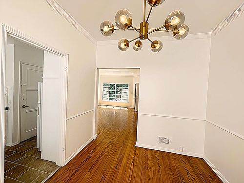 4th image of 107 1/2 N Sweetzer Ave