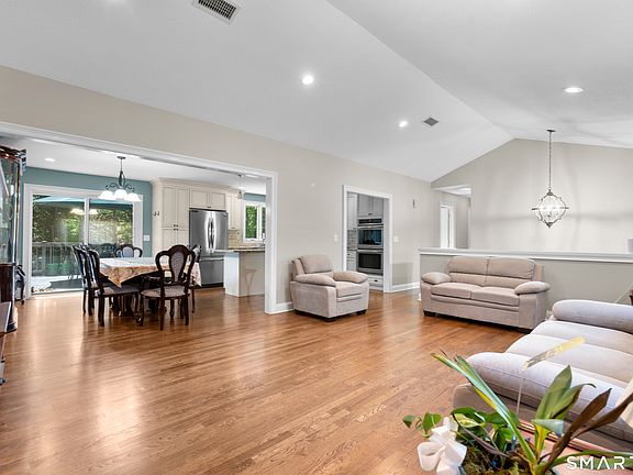 5th image of 7 Williams Drive