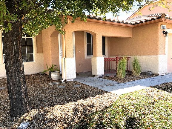 2nd image of 1028 Plentywood Pl
