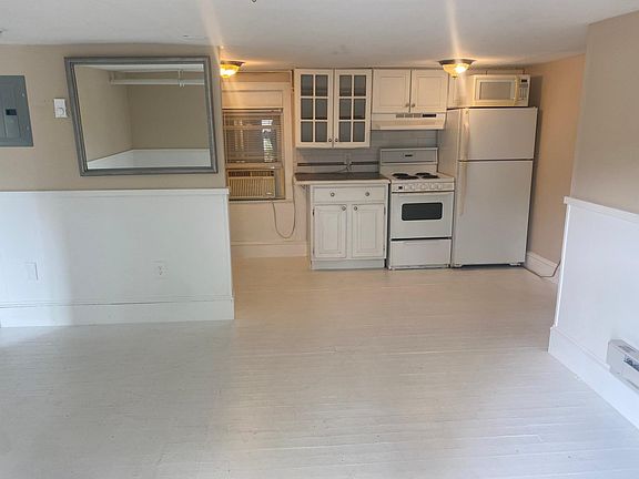 2nd image of 424 Wesley Ave #2