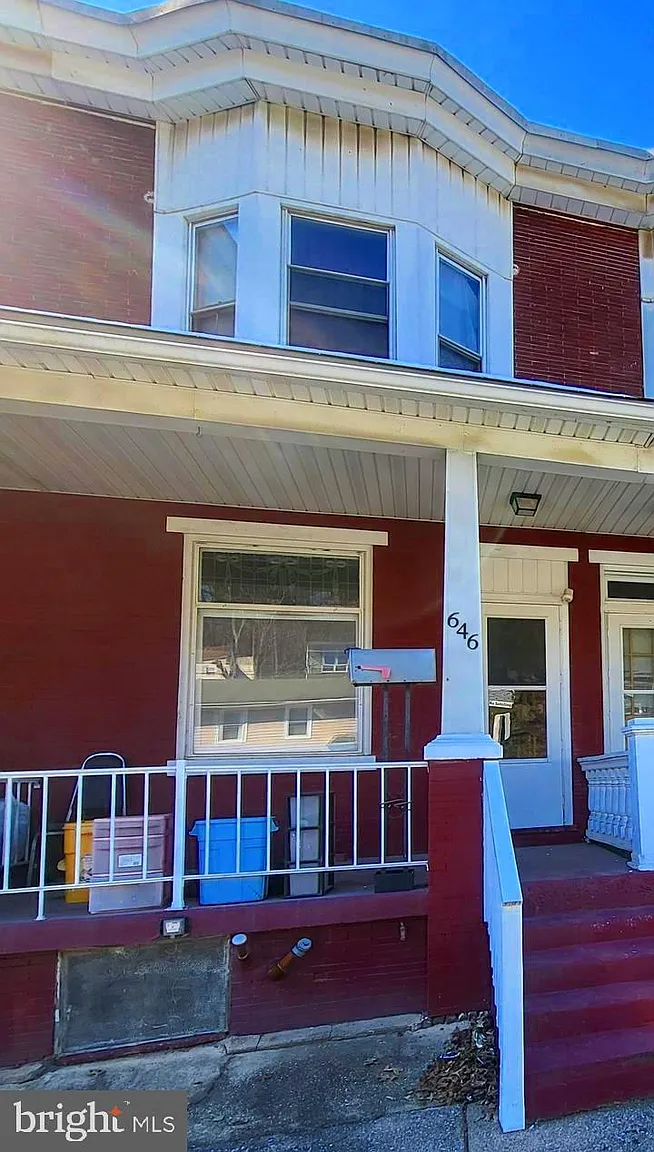 646 S 2nd St photo 1