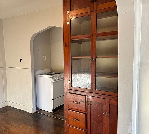 2nd image of 811 Saint Louis Ave #2