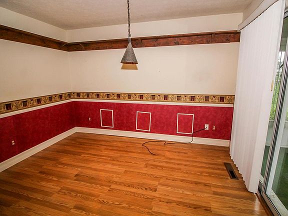 4th image of 228 Brisbane Ave
