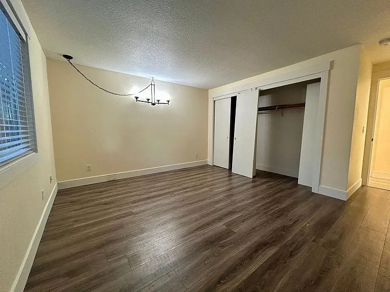 7306 NE 16th Ave — Photo 10