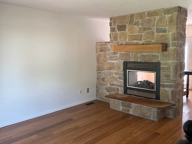 56 Overton Dr — Photo 2