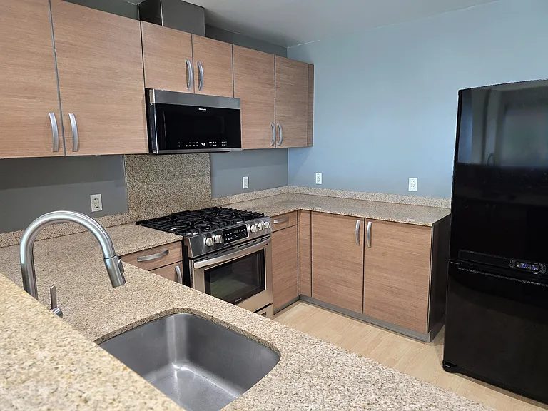 1 Mandalay Pl #1105 — Photo 10