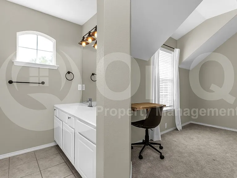 11281 Balcones Dr — Photo 42