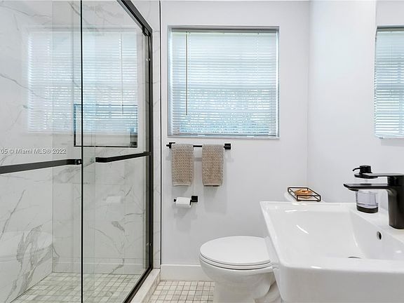 2nd image of 3599 Vista Ct