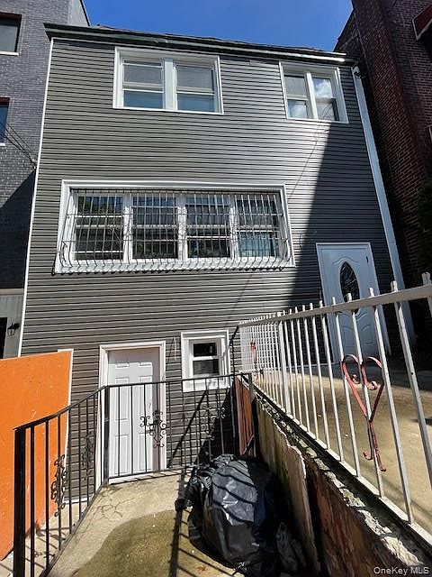 2nd image of 1802 Palisade Place