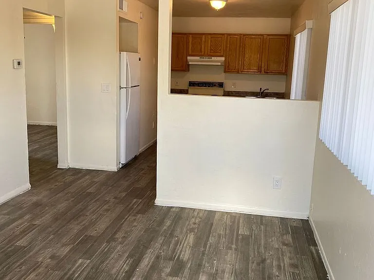 1022 N 22nd Pl — Photo 8