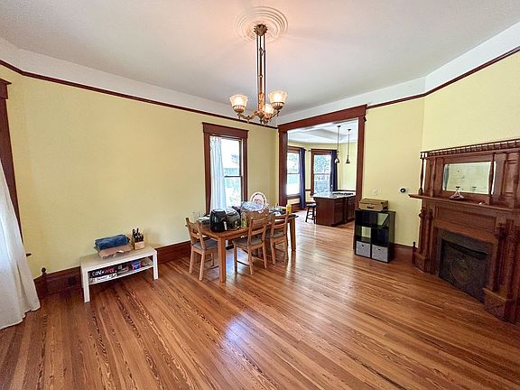 5th image of 205 NE 6th Ave