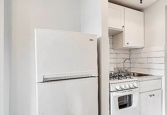3rd image of 915 Sterling Pl #3C