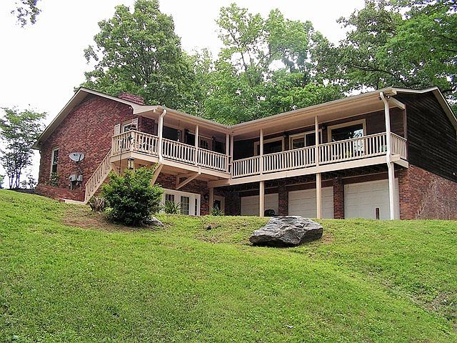 1st image of 113 N Oakwood Dr