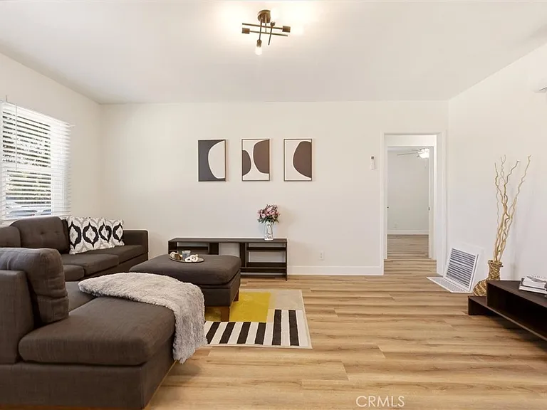 2151 Euclid Ave — Photo 4