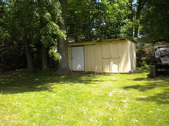 2nd image of 429 Cypress St