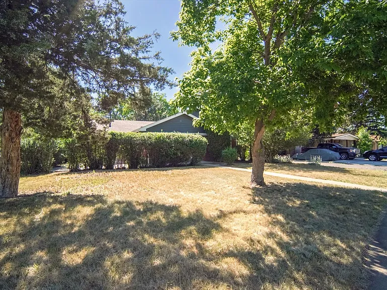 6370 Quay St — Photo 40