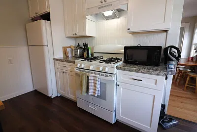 3 bed, 9999 sqft, $3,295 — Photo 2