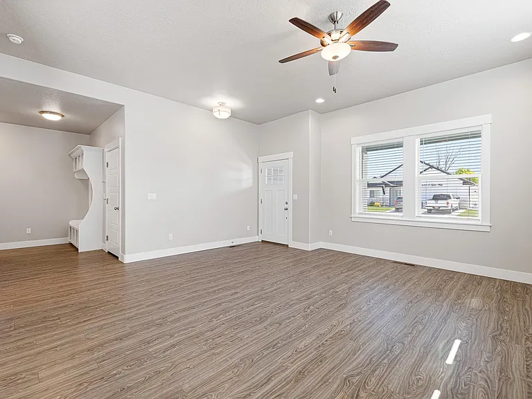 635 S Tylee Way — Photo 9
