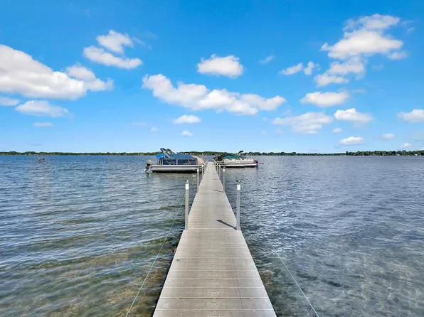 157 1st St NE, Forest Lake, MN 55025