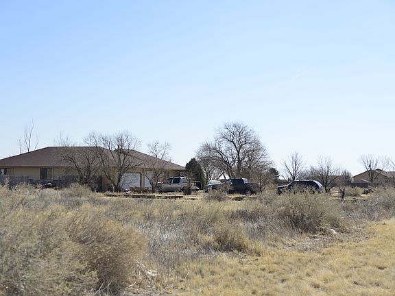 4th image of 631 E Marigold Dr