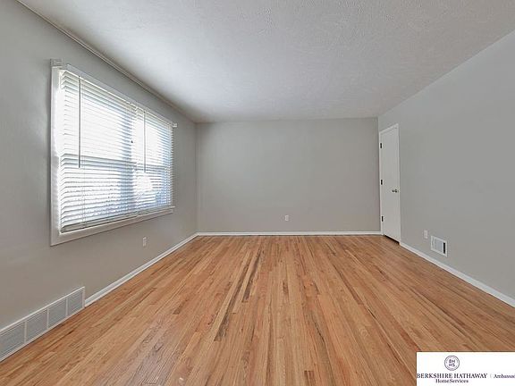 5th image of 3226 S 90th Ave