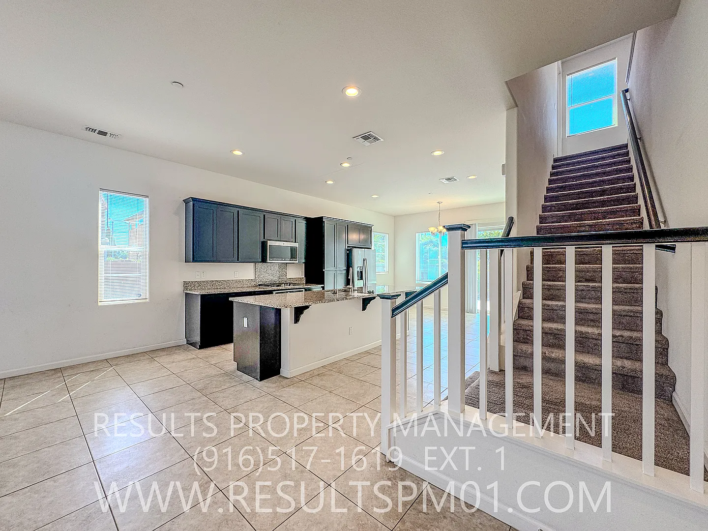 Gorgeous luxury Home! Great price! Spacious 4 bedroom w/Loft — Photo 2