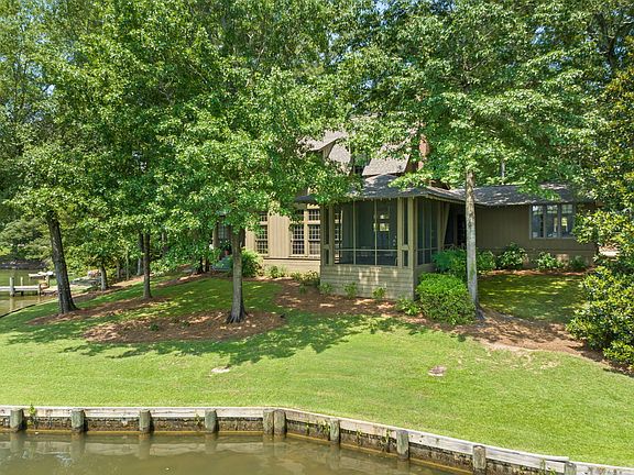 2nd image of 1843 River Oaks Dr