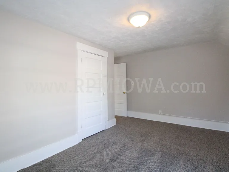 822 Clinton Ave — Photo 18
