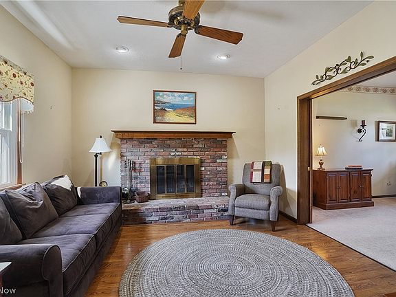 4th image of 9143 Matthew Ct