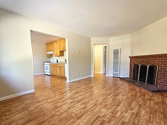 3rd image of 487 N Rengstorff Ave #A