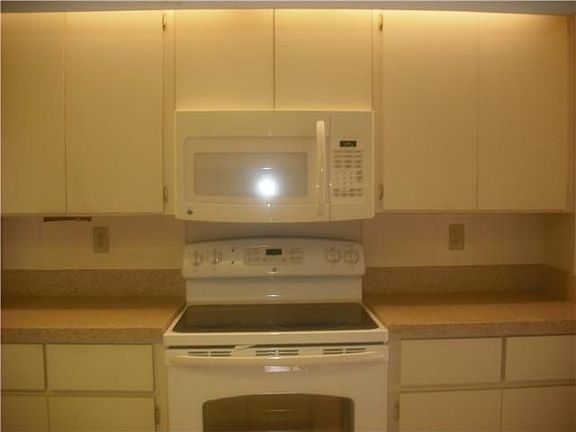 4th image of 408 Buttonwood Ln