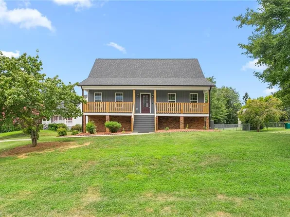 700 Mimosa Ct, Lewisville, NC 27023