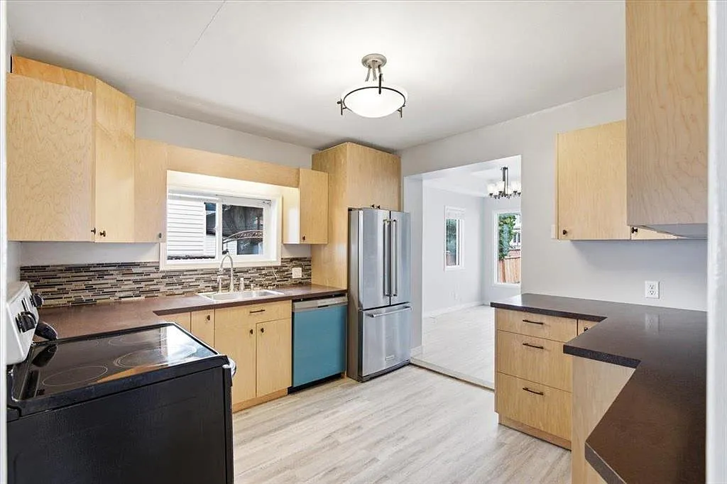 1035 Rosemount Avenue — Photo 4