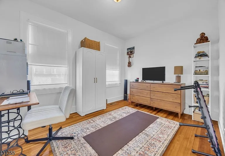 10 Vermont St — Photo 19