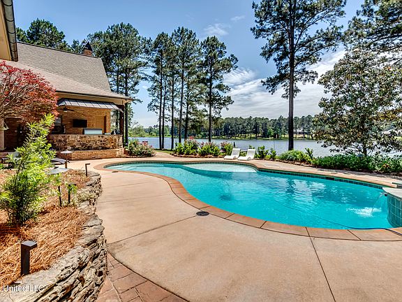 4th image of 121 Johnstone Dr