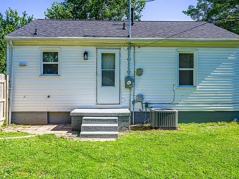 1909 Taylor Ave — Photo 28