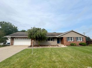 1118 Dallas Rd, Washington, IL 61571