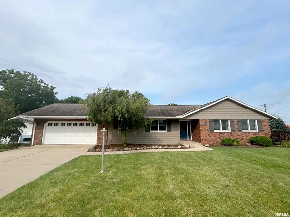 1118 Dallas Rd, Washington, IL 61571
