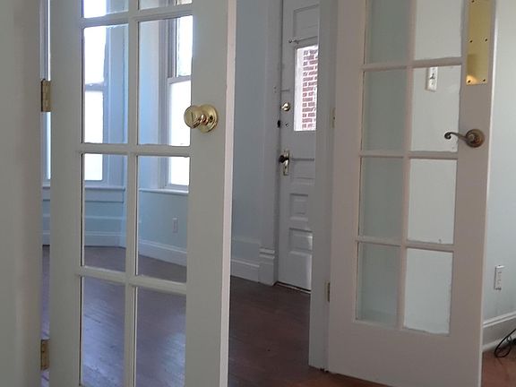2nd image of 390 E Oakland Ave #1