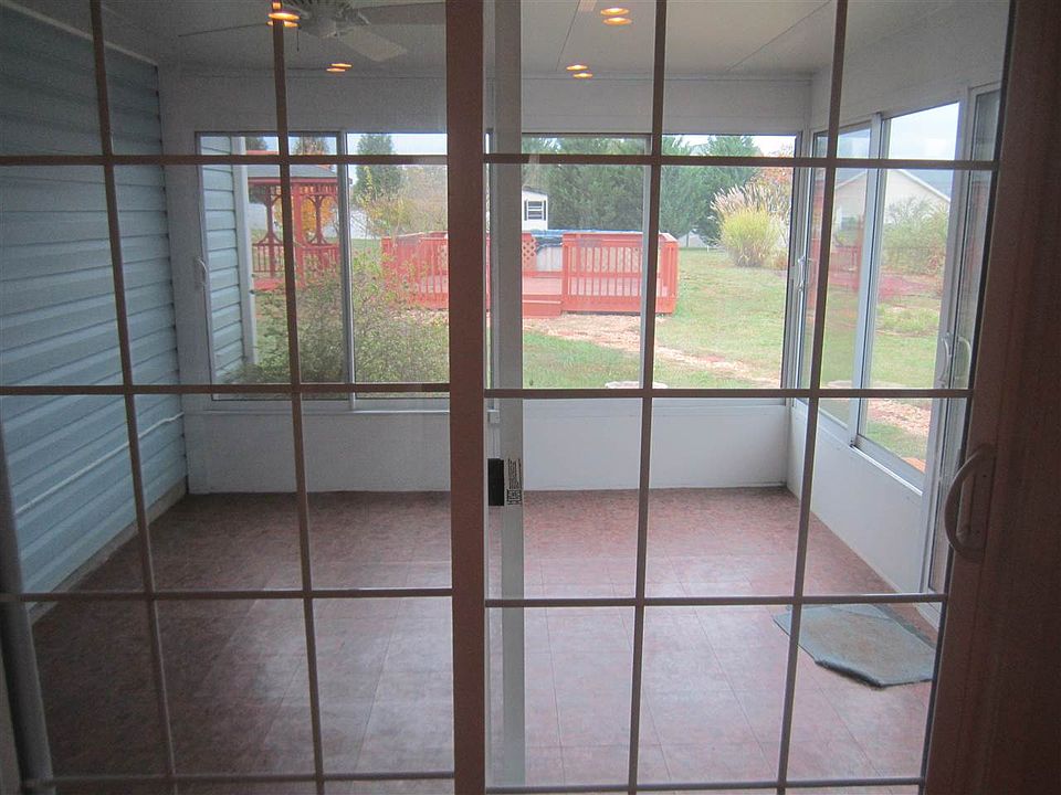 2nd image of 109 Radcliff Way