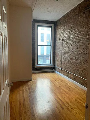 Rented by Tip Top Realty Corp | media 13