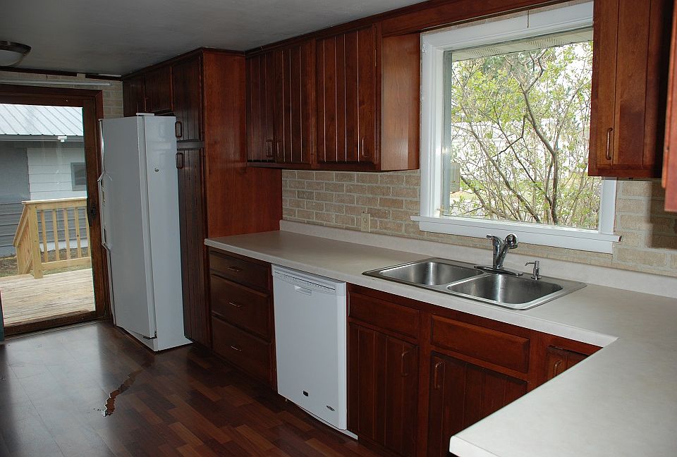 2nd image of 1004 E Chapman St
