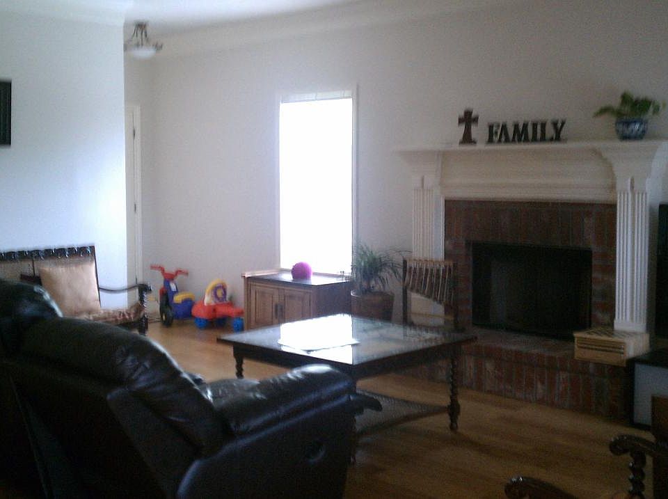 2nd image of 610 Brussels Dr #610