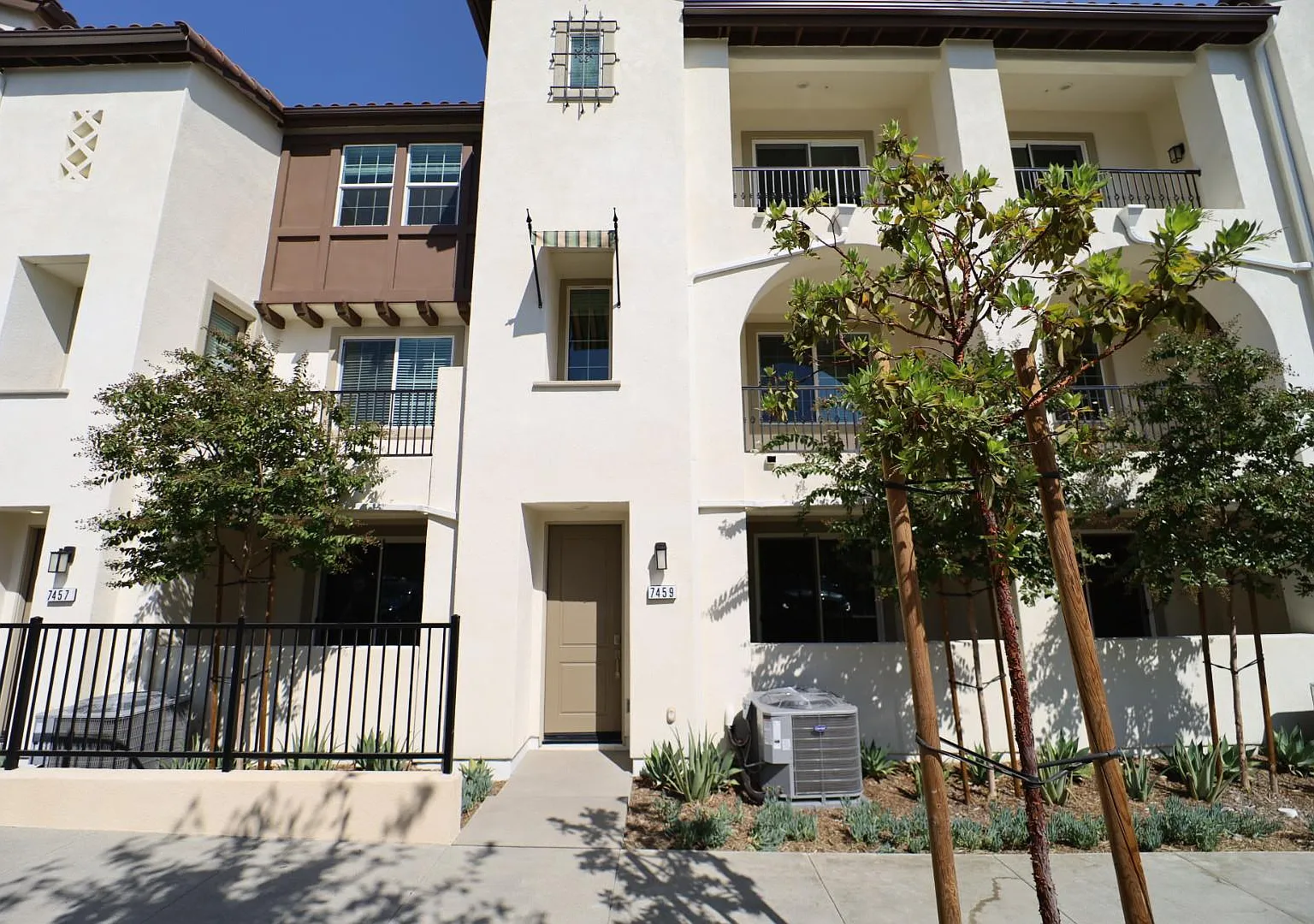 2 bed, 2.5 bath, 1561 sqft, $3,150 — Photo 1
