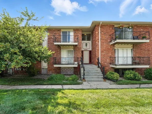 8215 Santa Fe Dr APT 8, Overland Park, KS 66204