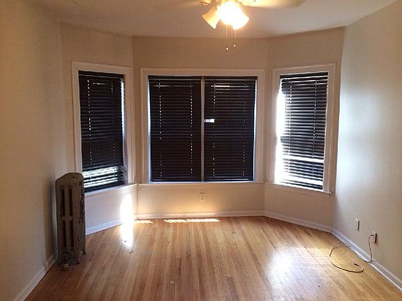 3rd image of 3912 N Pine Grove Ave APT 2E