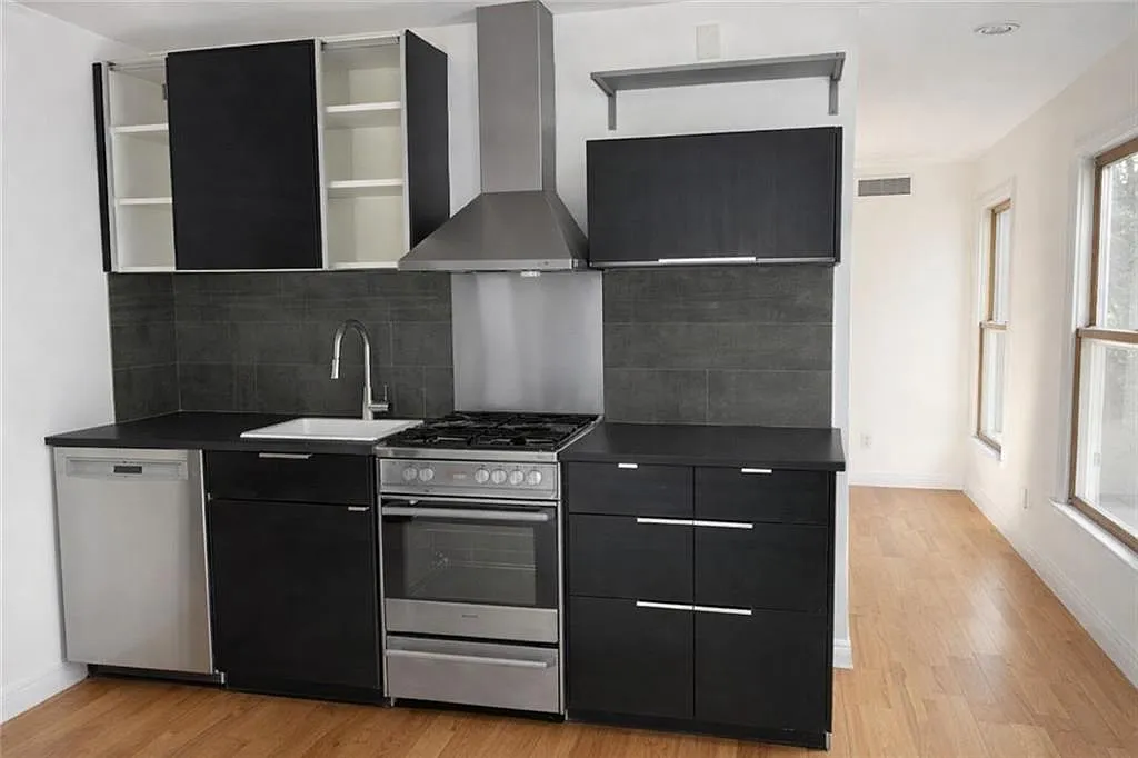 1 bed, 1.0 bath, $2,000 — Photo 2