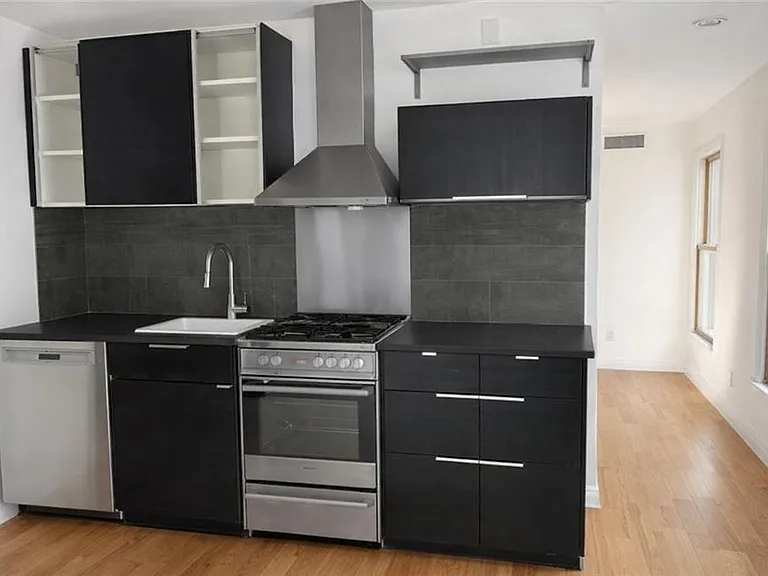 566 Rankin St NE #B — Photo 2